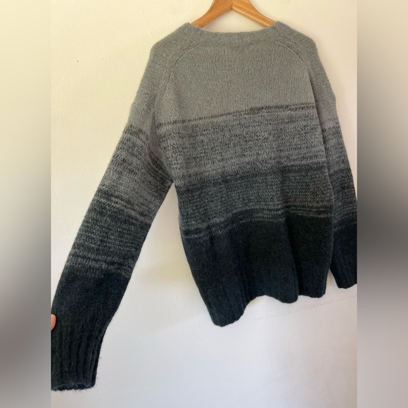 Everlane The Gradient Grey Ombre Alpaca Blend Knit Crewneck Sweater Size Medium - Picture 7 of 8